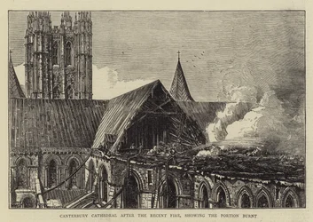 Cattedrale di Canterbury dopo il recente incendio, mostrando la parte bruciata